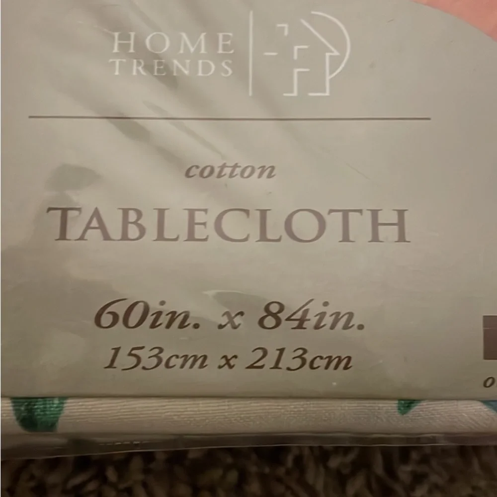 Tulip Table Cloth and Placemats-NWT